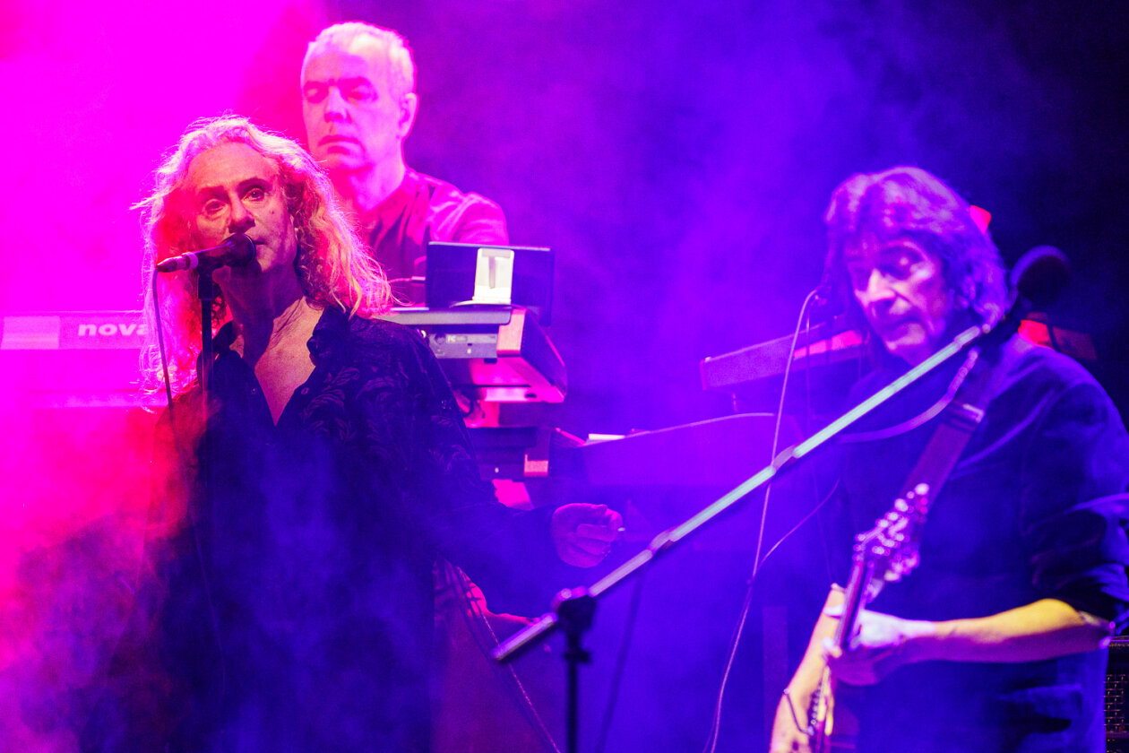 Auf "Foxtrot At Fifty-Tour": Der legendäre Gitarrist, ein Genesis-Mitglied in den 70ern, zu Gast in der Hauptstadt. – Steve Hackett-Band.