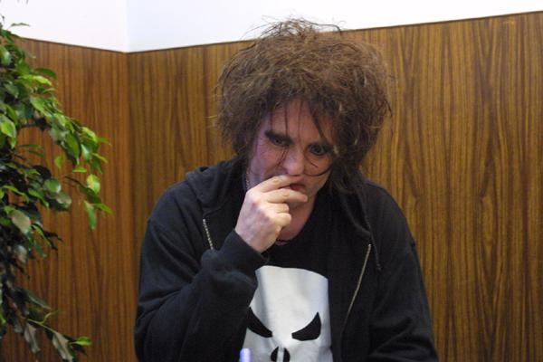 The Cure – Robert Smith steht Michael Schuh Rede und Antwort – 