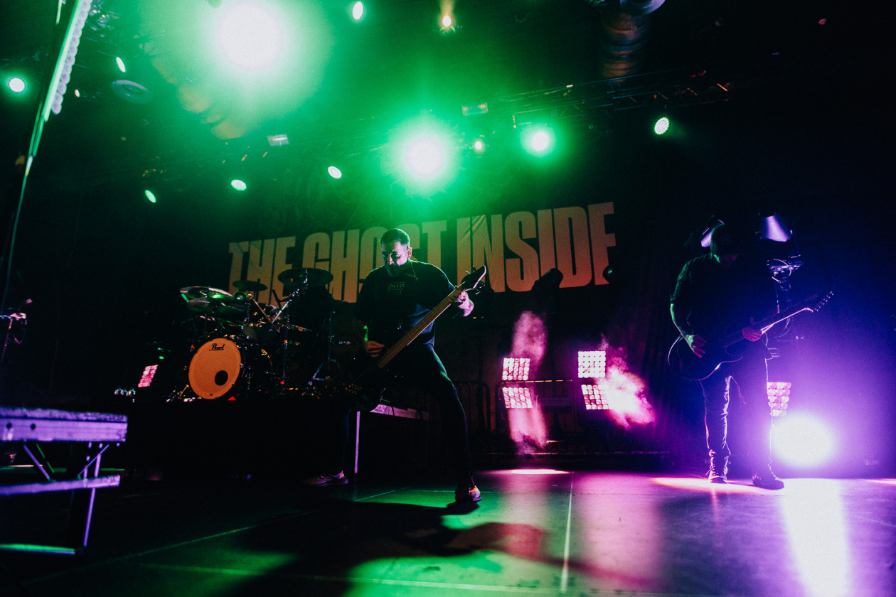 Mit dem sechsten Studioalbum "Searching For Solace" auf Tour: die Melodic-Hardcore-Mannen aus L.A. – The Ghost Inside.