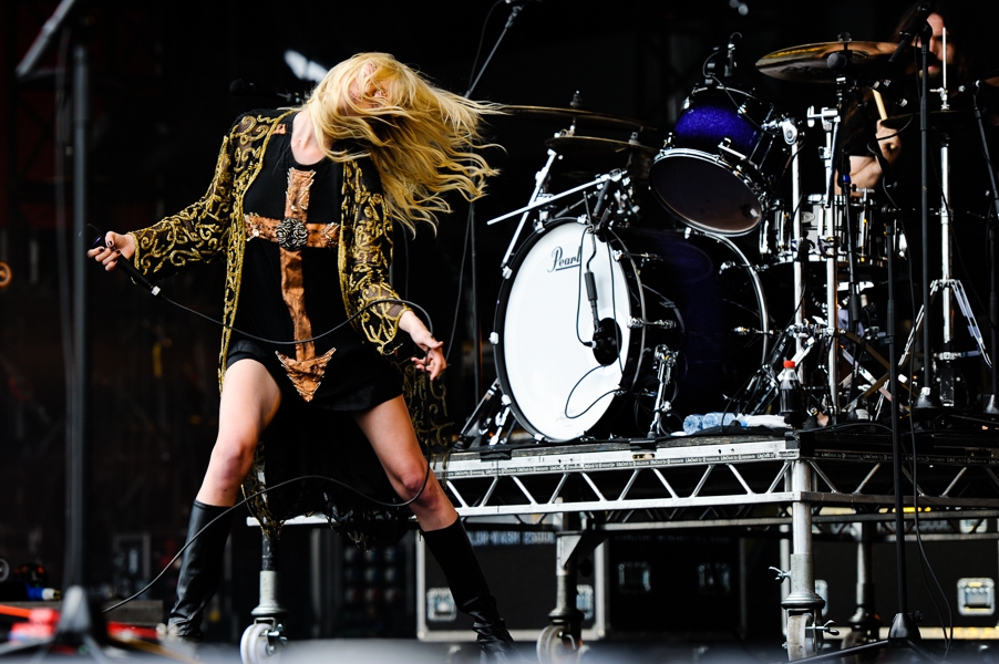 The Pretty Reckless – Frontgirl Taylor Momsen und Band in full effect. – Shake it.