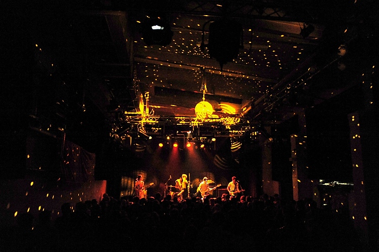 Der Top-Hype aus New York: The Virgins im Gebäude 9 – 80er Club-Athmosphäre im Gebäude 9