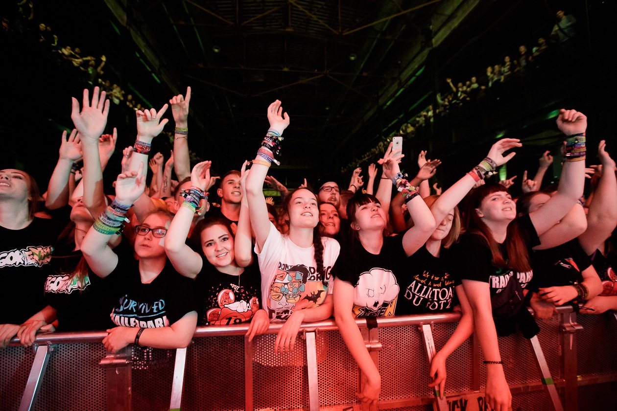 Trailerpark – Der Parktross in Köln. – Fans in Köln.