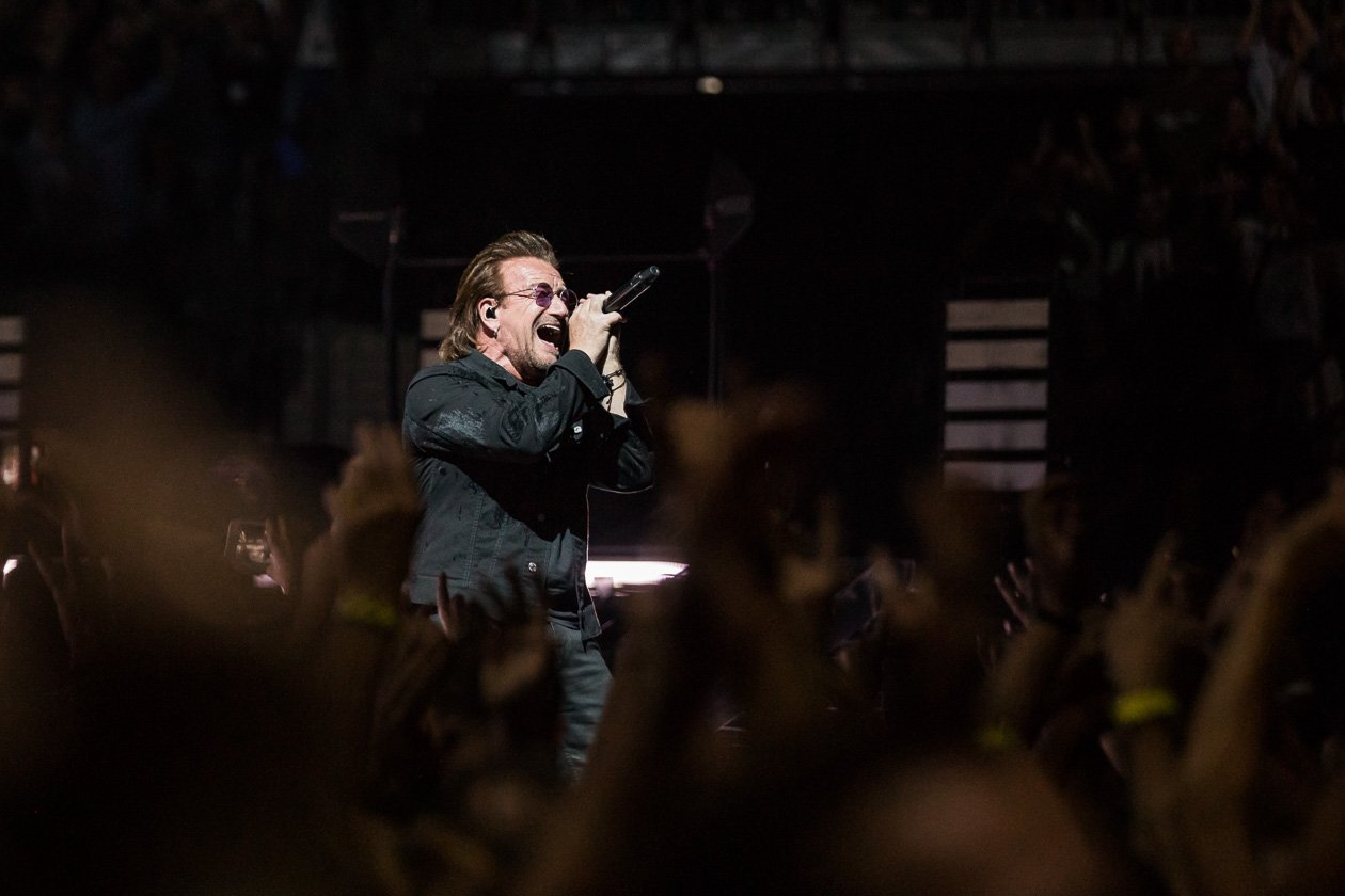 U2 – Etwa zweieinhalb Stunden spielen U2 auf zwei verschiedenen Bühnen