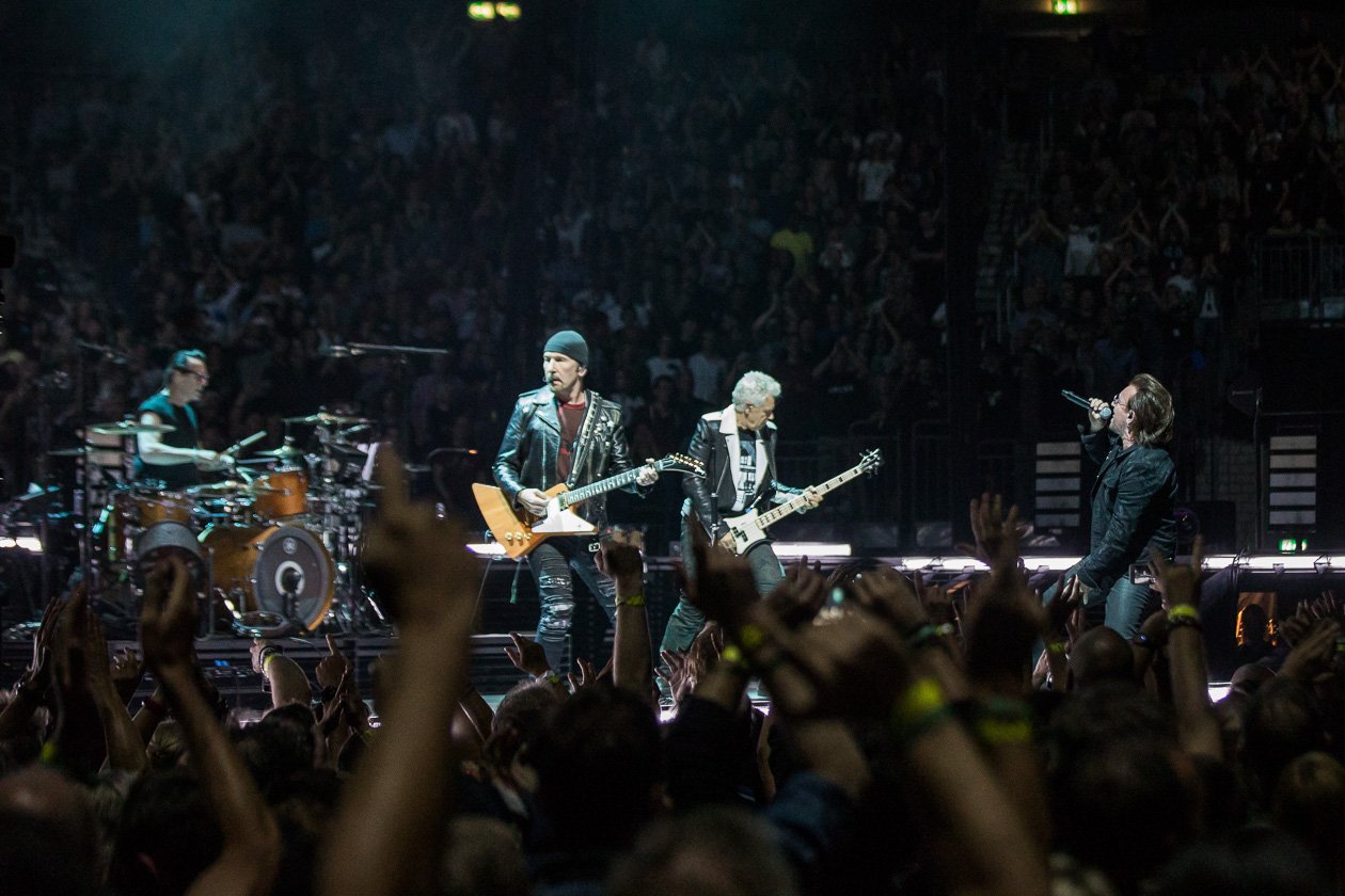 U2 beim Europa-Start der eXPERIENCE + iNNOCENCE Tour 2018 in Berlin – vor 14.500 Zuschauern in der Mercedes Benz Arena