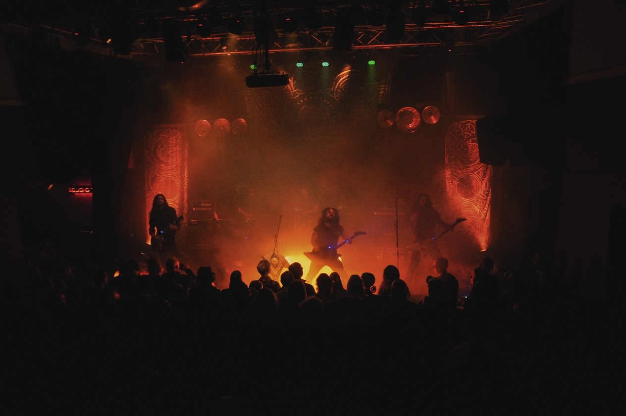 Wolves In The Throne Room – Wolves In The Ruhrpott: "Thrice Woven" live in Bochum. – … muss auf Tour ohne seine Bruder auskommen.