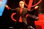Elton und sein rotes Piano begeistern 8000 Zuschauer in Düsseldorf., Live in Düsseldorf 2009 | © laut.de (Fotograf: Peter Wafzig)