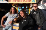 Tankard und Bagage auf der Bierbike-Tour durch Frankfurt., Die Bierbike-Connection | © laut.de (Fotograf: Michael Edele)