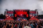 Der Sommer gibt dem feierwütigen Publikum noch mal alles., Lollapalooza, 2024 | © laut.de (Fotograf: Rainer Keuenhof)