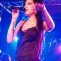Amy Winehouse - Spuck-Attacke und Label-Gründung