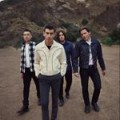 Arctic Monkeys - Video: "Do I Wanna Know?"