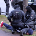 187 Straßenbande - Polizei-Razzia in Hamburg