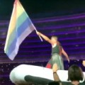 Gegen Homophobie - Rammstein zeigen Regenbogenflagge