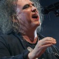 Schuh-Plattler - Robert Smith witzelt über Katar-Auftritt