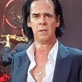 Schuh-Plattler - Keramik-Newcomer Nick Cave auf Tour