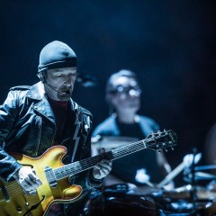 U2 starten mit "Lights of Home" und spielen alte Hits wie "Sunday, Bloody Sunday", "One" und "Vertigo"